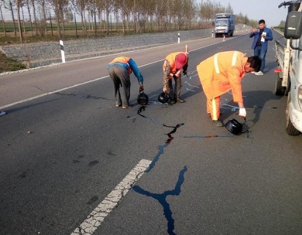 道路灌縫膠廠家供應(yīng)價格